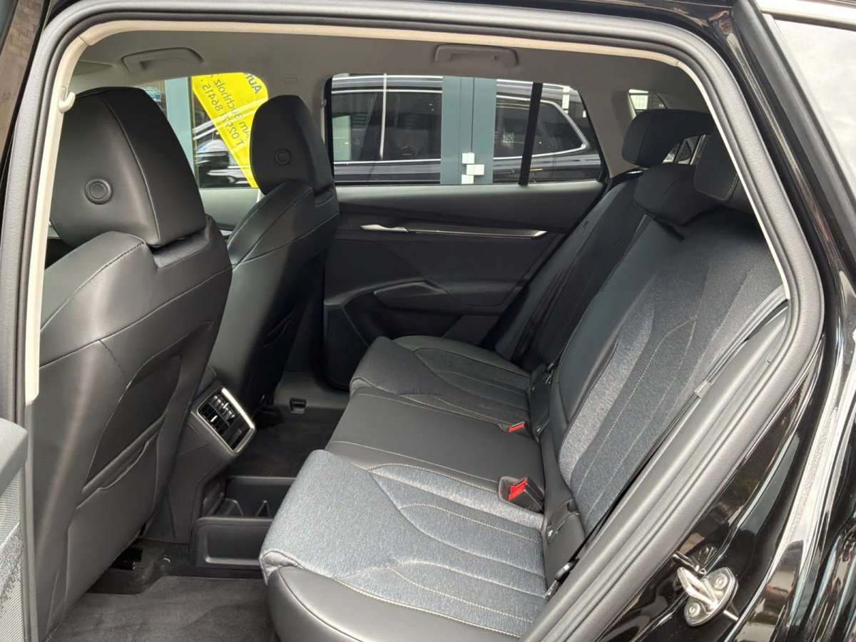 Fahrzeugbild eines Skoda ELROQ