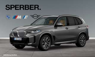 Schräge Frontansicht auf einen BMW X5 , freigestellt