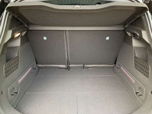 Fahrzeugbild eines Renault 4 E-TECH