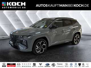 Schräge Frontansicht auf einen Hyundai Tucson , freigestellt