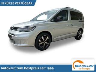 Schräge Frontansicht auf einen Volkswagen Caddy , freigestellt