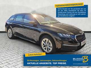 Schräge Frontansicht auf einen Skoda Octavia , freigestellt