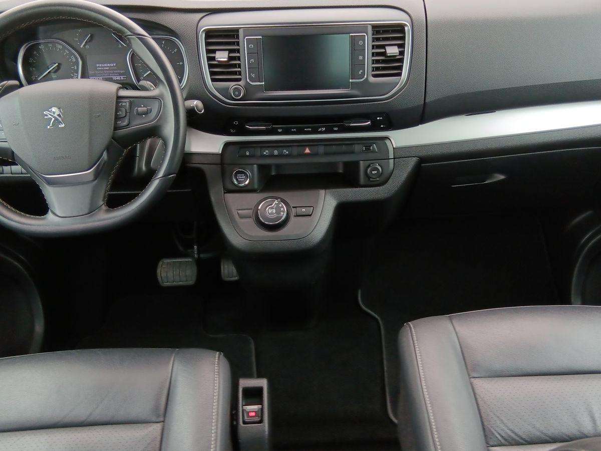 Fahrzeugbild eines Peugeot Traveller