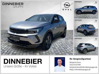 Schräge Frontansicht auf einen Opel Grandland X , freigestellt