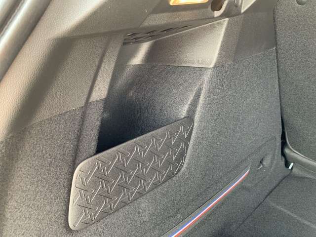 Fahrzeugbild eines Renault 4 E-TECH