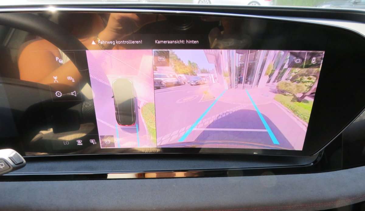 Fahrzeugbild eines Audi Q6 e-tron