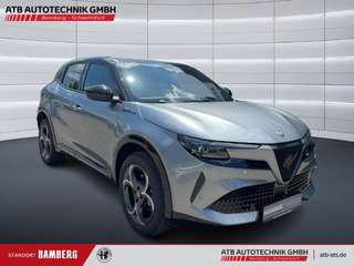 Schräge Frontansicht auf einen Alfa Romeo Junior , freigestellt