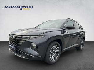 Schräge Frontansicht auf einen Hyundai Tucson , freigestellt