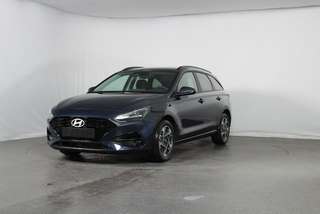 Schräge Frontansicht auf einen Hyundai i30 , freigestellt