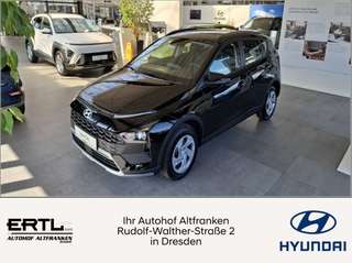 Schräge Frontansicht auf einen Hyundai Bayon , freigestellt