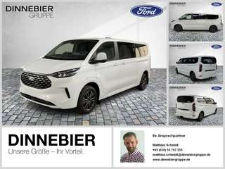 Schräge Frontansicht auf einen Ford Tourneo Custom , freigestellt