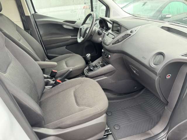 Fahrzeugbild eines Ford Transit Courier