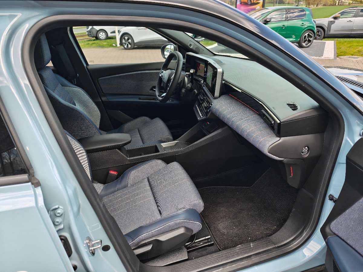 Fahrzeugbild eines Renault 4 E-TECH