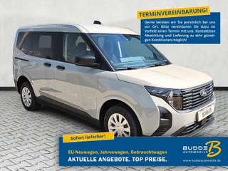 Schräge Frontansicht auf einen Ford Tourneo Courier , freigestellt