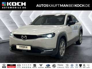 Schräge Frontansicht auf einen Mazda MX-30 , freigestellt
