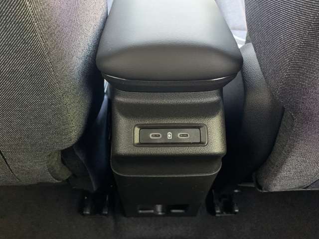 Fahrzeugbild eines Renault 4 E-TECH