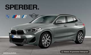 Schräge Frontansicht auf einen BMW X2 , freigestellt