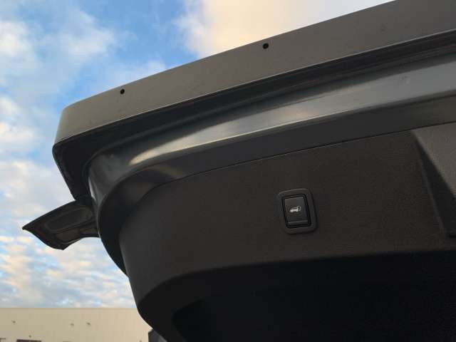 Fahrzeugbild eines Renault 4 E-TECH