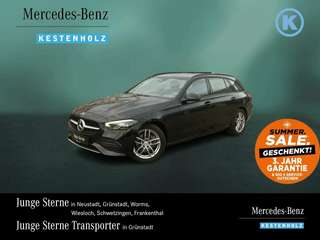 Schräge Frontansicht auf einen Mercedes-Benz C-Klasse , freigestellt