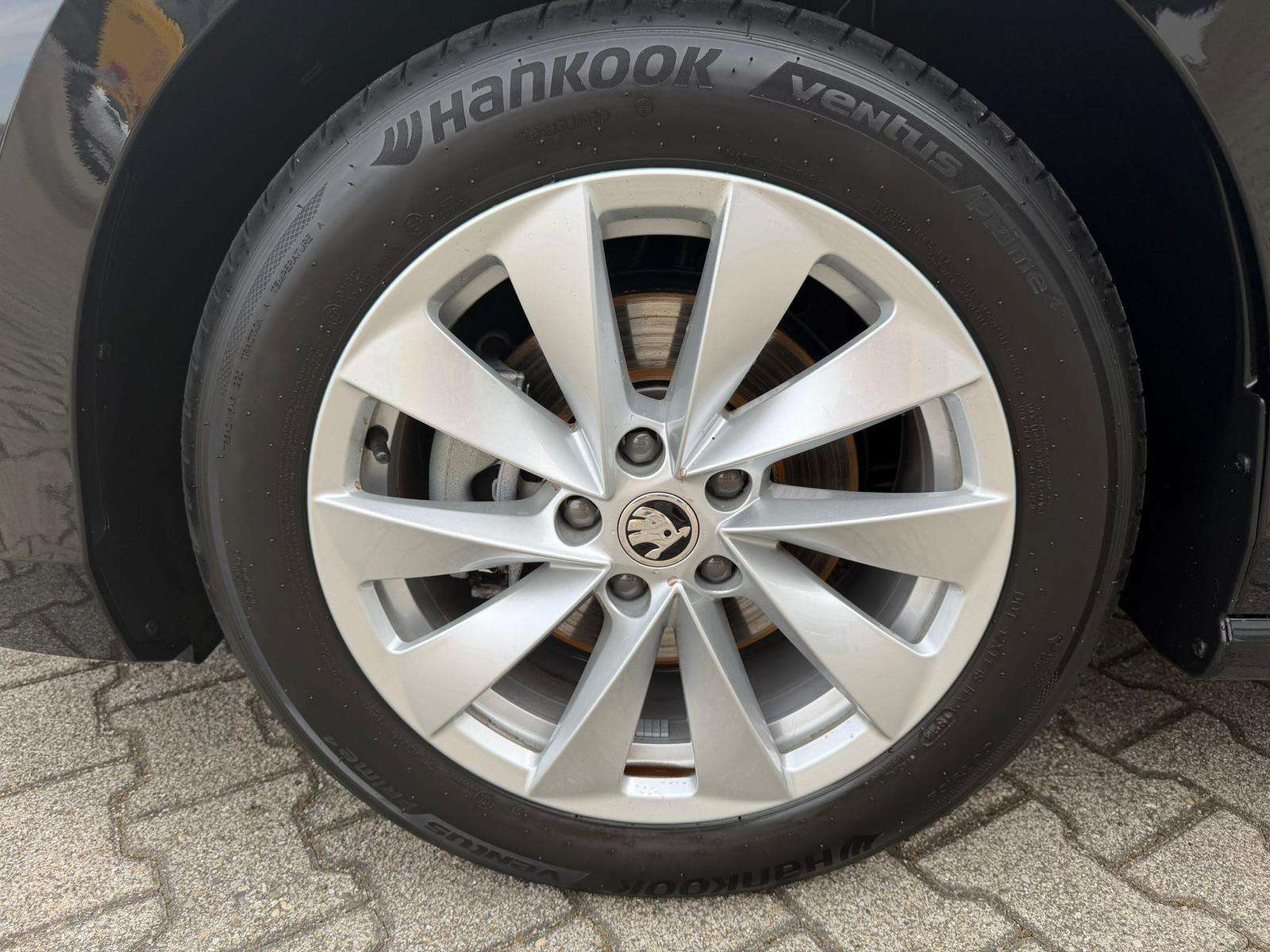 Fahrzeugbild eines Skoda Superb