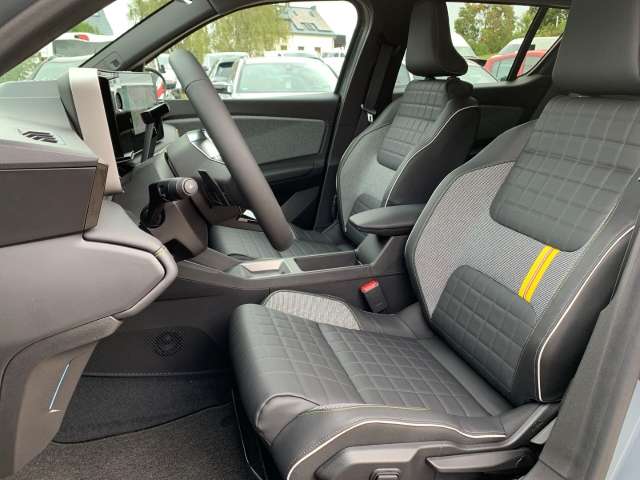 Fahrzeugbild eines Renault 4 E-TECH