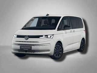 Schräge Frontansicht auf einen Volkswagen Multivan , freigestellt