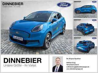 Schräge Frontansicht auf einen Ford Puma , freigestellt