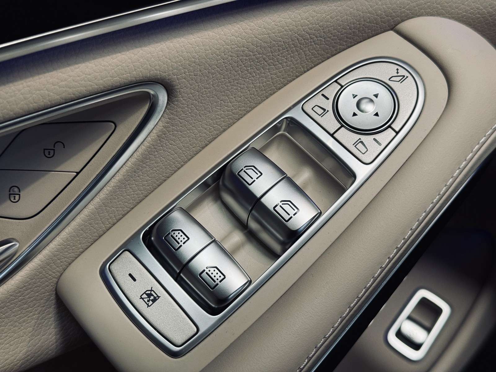 Fahrzeugbild eines Mercedes-Benz S-Klasse