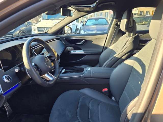 Fahrzeugbild eines Mercedes-Benz E-Klasse