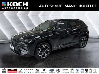 Schräge Frontansicht auf einen Hyundai Tucson , freigestellt