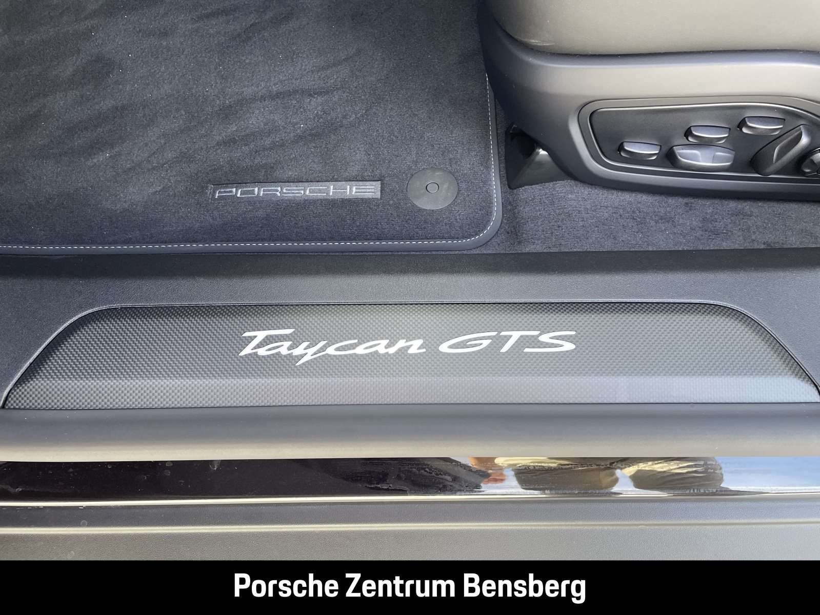 Fahrzeugbild eines Porsche Taycan