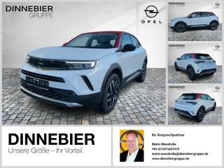 Schräge Frontansicht auf einen Opel Mokka , freigestellt