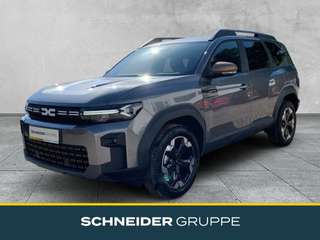 Schräge Frontansicht auf einen Dacia Bigster , freigestellt