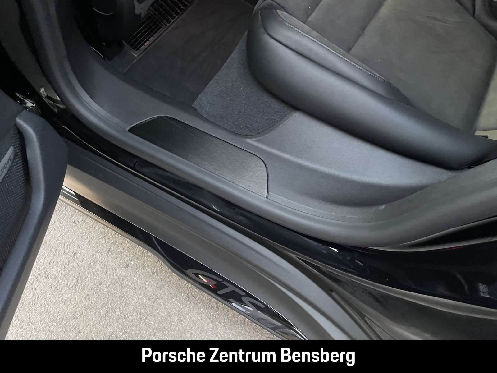 Fahrzeugbild eines Porsche Taycan