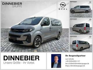 Schräge Frontansicht auf einen Opel Zafira , freigestellt