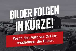 Schräge Frontansicht auf einen Toyota Proace City , freigestellt