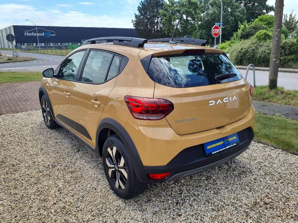 Fahrzeugbild eines Dacia Sandero