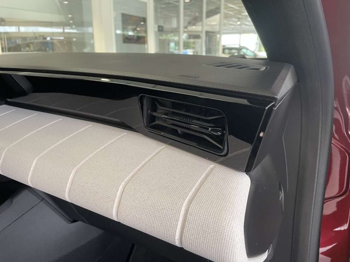 Fahrzeugbild eines Renault 4 E-TECH