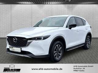 Schräge Frontansicht auf einen Mazda CX-5 , freigestellt