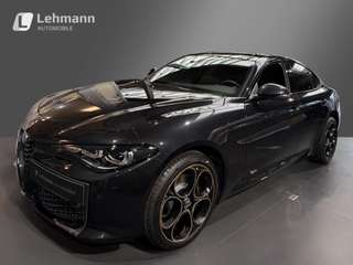 Schräge Frontansicht auf einen Alfa Romeo Giulia , freigestellt