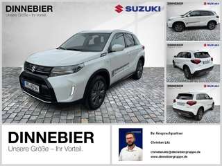 Schräge Frontansicht auf einen Suzuki Vitara , freigestellt