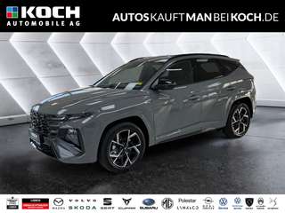 Schräge Frontansicht auf einen Hyundai Tucson , freigestellt