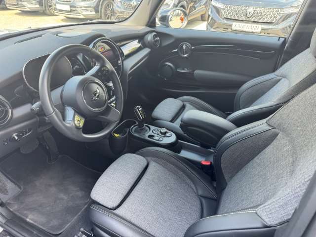 Fahrzeugbild eines MINI COOPER