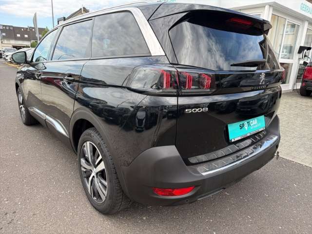 Fahrzeugbild eines Peugeot 5008