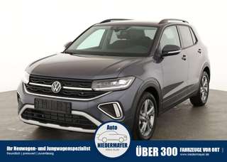 Schräge Frontansicht auf einen Volkswagen T-Cross , freigestellt