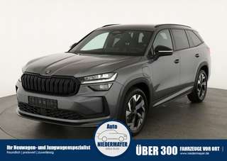 Schräge Frontansicht auf einen Skoda Kodiaq , freigestellt