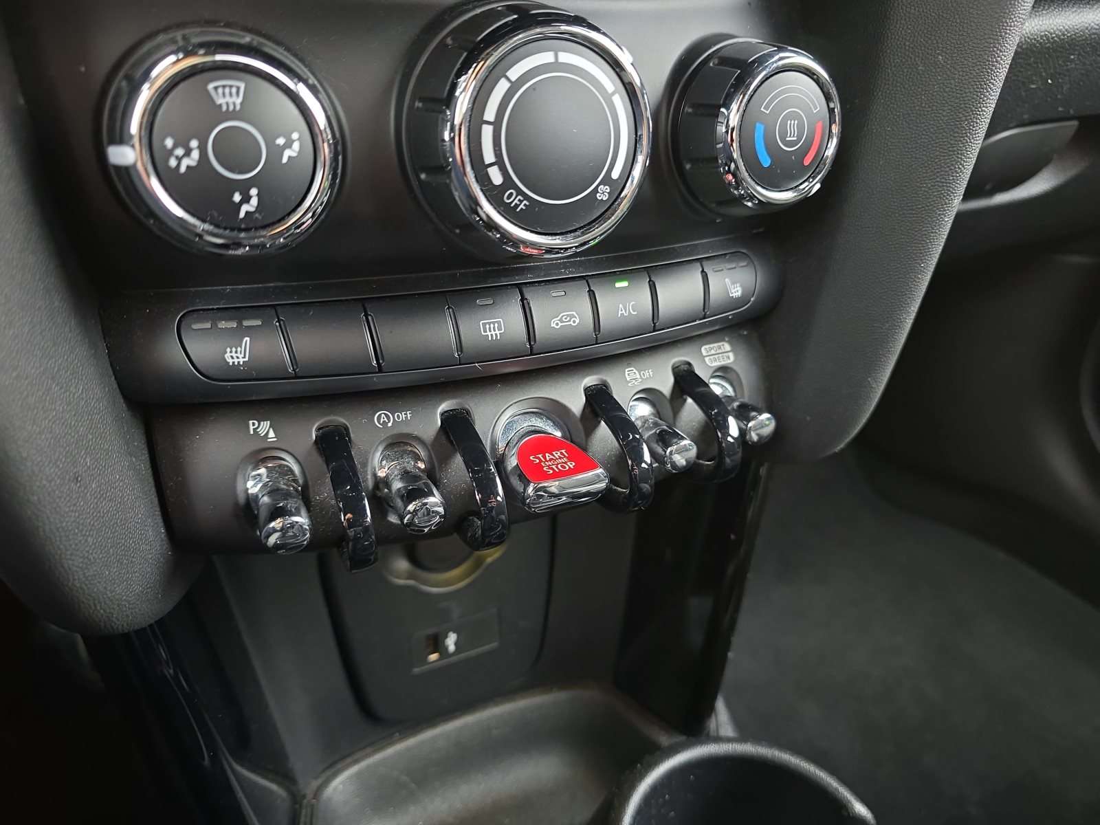 Fahrzeugbild eines MINI COOPER