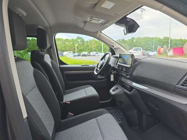 Fahrzeugbild eines Peugeot Traveller