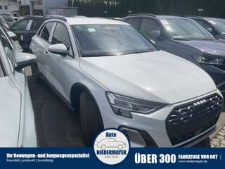 Schräge Frontansicht auf einen Audi A3 , freigestellt