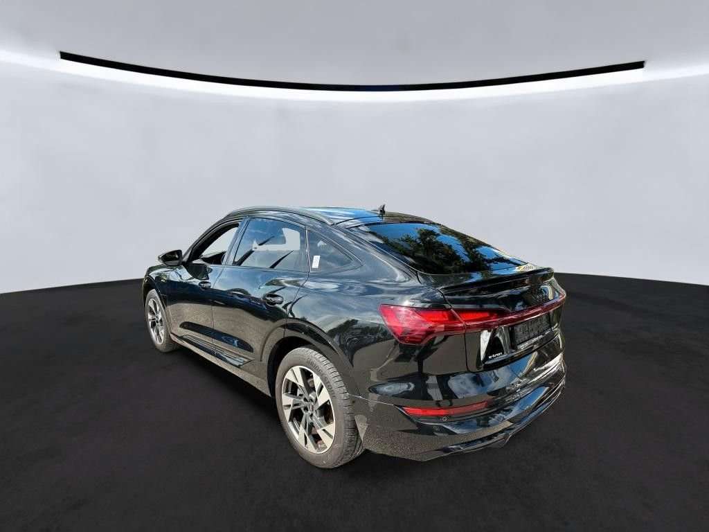 Fahrzeugbild eines Audi e-tron